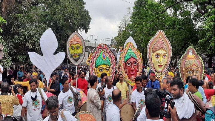 মঙ্গলবার্তা ছড়িয়ে দুই বছর পর মঙ্গল শোভাযাত্রা